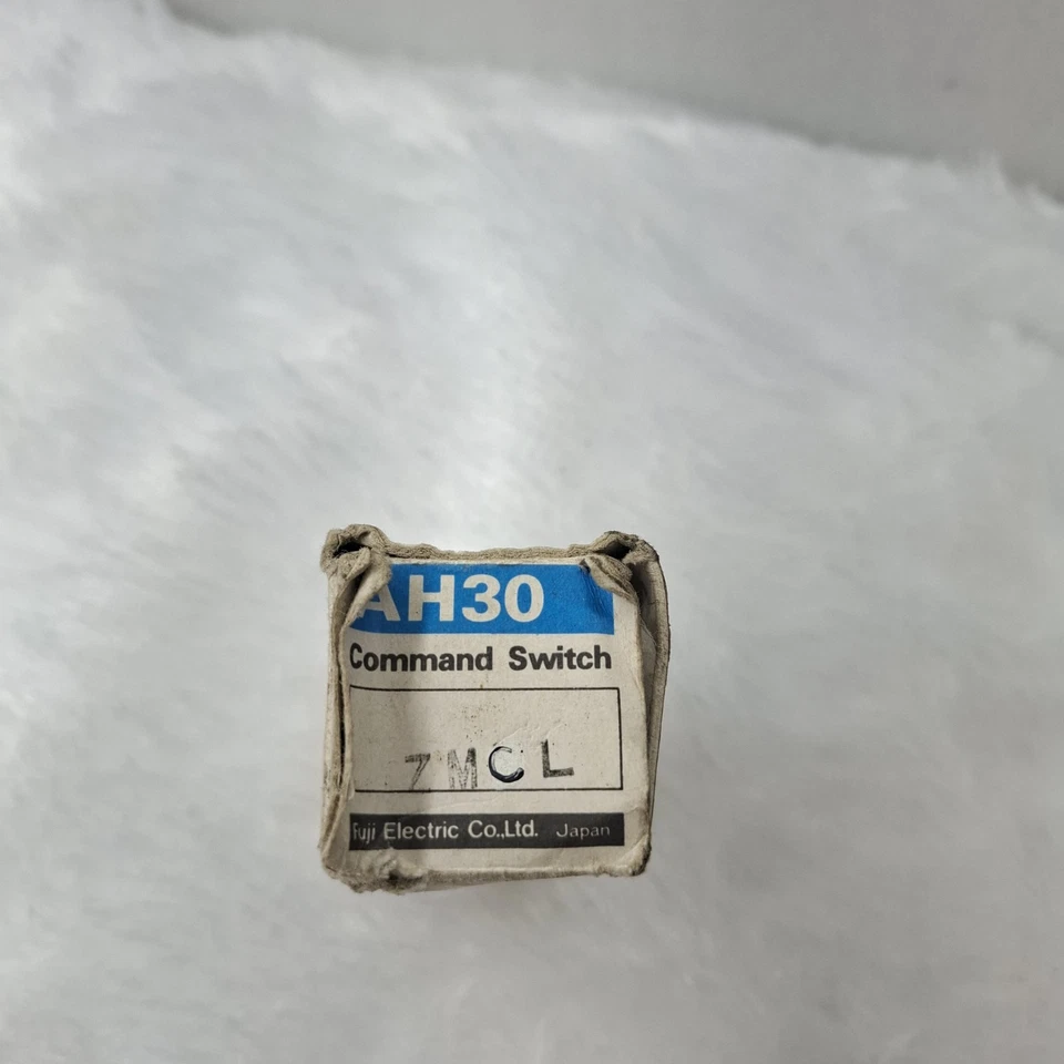 FUJI ELECTRIC AH30-ZM COMMAND SWITCH FREE SHIPPING WORLDWIDE